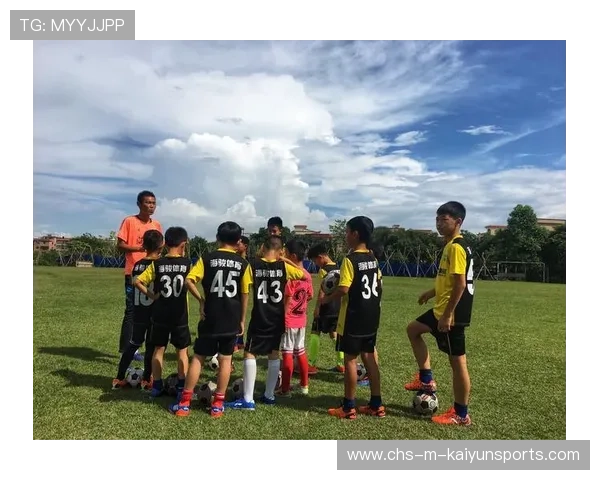 足球职业俱乐部夏训计划全面启动，足球夏令营是什么意思